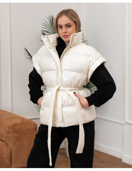 Женский удлиненный жилет Джерси Moncler Milk лак с поясом на эко пуху, размеры XS–L