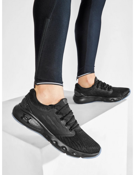 Кроссовки мужские Under Armour Charged Vantage 3023550-002